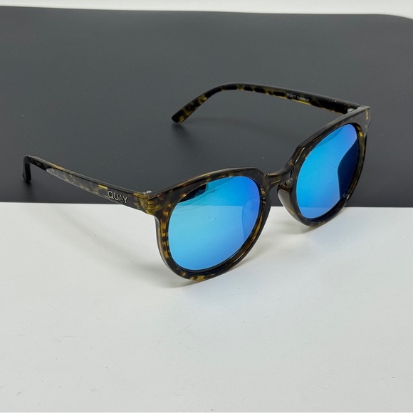 Quay Australia Sunglasses Don\'t Change Oversized tortoise blue light scratvhes main image 10